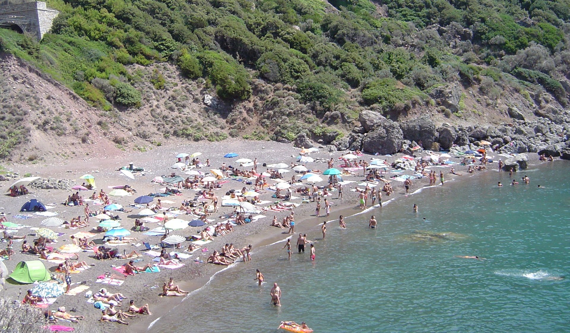 Cala del Leone beach, Livorno, Italy - Ultimate guide (July 2024)