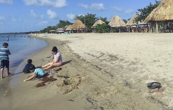 Honduras, Puerto Castilla beach