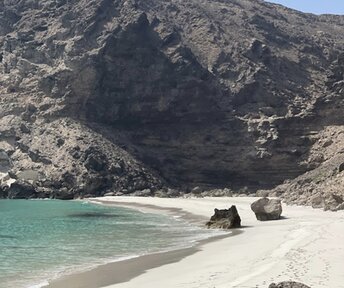 Oman, Menji beach